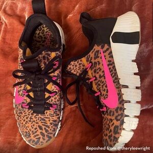 sz 7 leopard and hot pink Nike Metcons